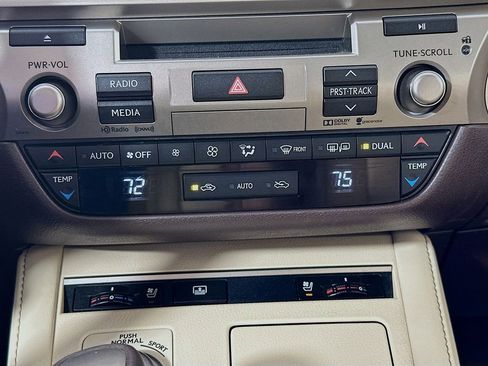 Used 2016 Lexus ES 350 w/ Luxury Package w/Wood Trim image 19