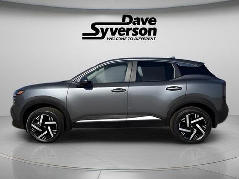 New 2025 Nissan Kicks SV image 2