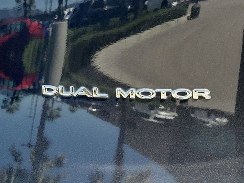 Used 2022 Tesla Model Y Long Range AWD/4WD image 32