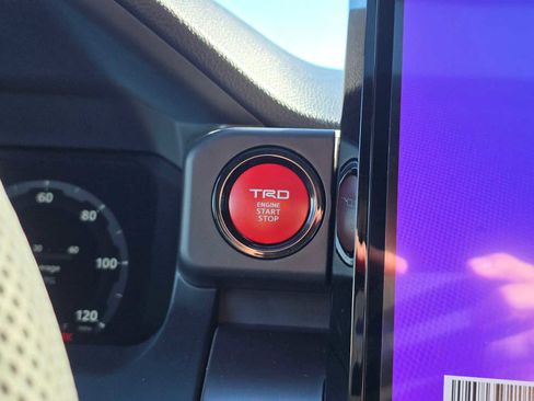 Used 2025 Toyota Tacoma TRD Sport image 28