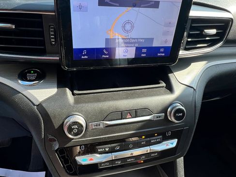 Used 2020 Ford Explorer XLT w/ Equipment Group 202A image 3