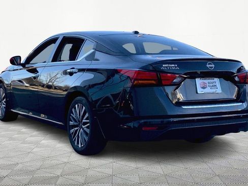 Used 2023 Nissan Altima 2.5 SV image 4