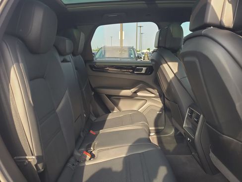 Used 2019 Porsche Cayenne AWD/4WD image 17
