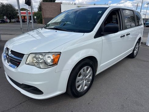 Used 2019 Dodge Grand Caravan SE w/ UConnect Hands-Free Group image 1