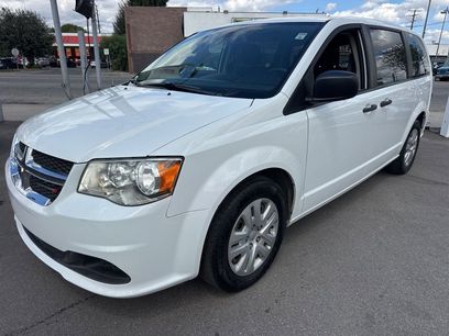 Used 2019 Dodge Grand Caravan SE w/ UConnect Hands-Free Group