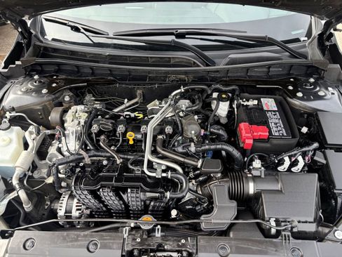 Used 2025 Nissan Altima 2.5 SV FWD image 32