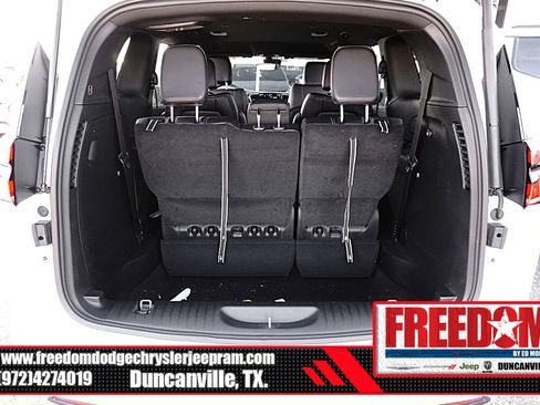 New 2026 Chrysler Pacifica Select image 44