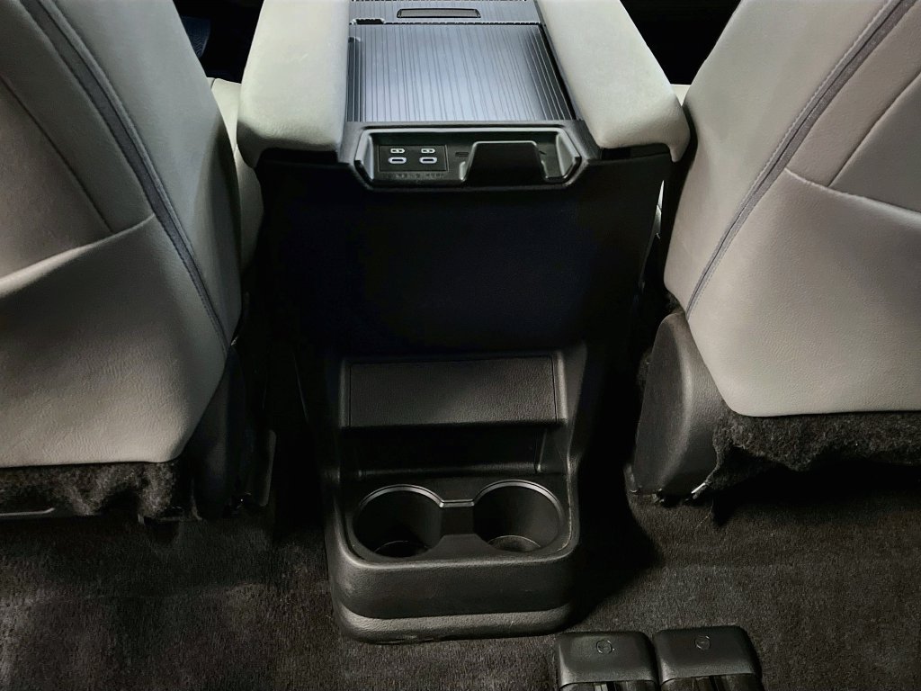 Used 2026 Toyota Sienna XLE FWD image 26