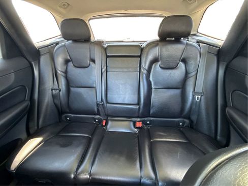 Used 2021 Volvo XC60 T6 Momentum image 12