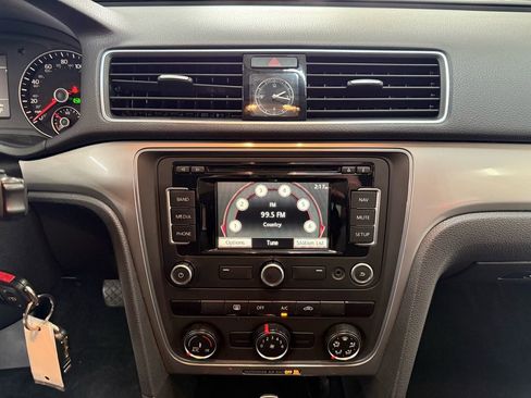 Used 2014 Volkswagen Passat 2.5 S image 27