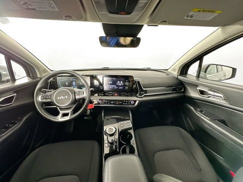 Used 2023 Kia Sportage LX AWD/4WD image 3