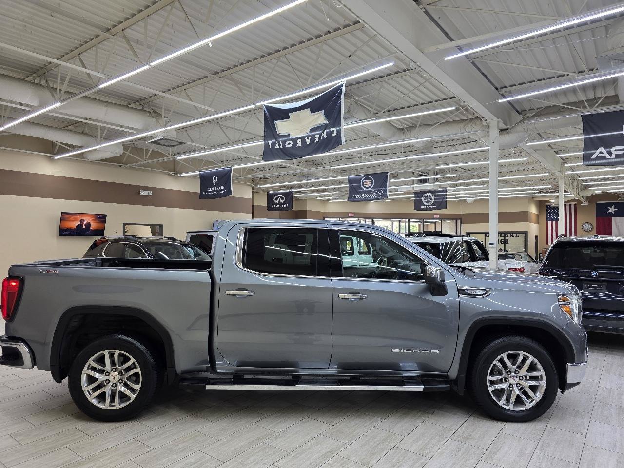 Used 2021 GMC Sierra 1500 SLT AWD/4WD image 5