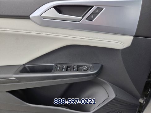 New 2026 Volkswagen Taos SE FWD image 21