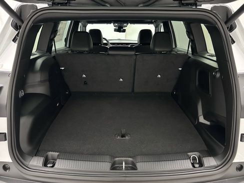 New 2026 Jeep Cherokee Overland image 8