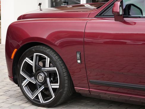 New 2025 Rolls-Royce Cullinan Black Badge image 13