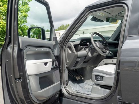 New 2025 Land Rover Defender 130 V8 image 10