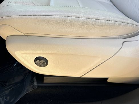Certified 2025 Mercedes-Benz GLE 450e 4MATIC image 14