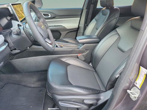 Used 2024 Jeep Compass Latitude image 9