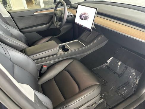 Used 2024 Tesla Model Y Long Range RWD image 24