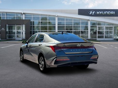 New 2026 Hyundai Elantra SEL Sport FWD image 5
