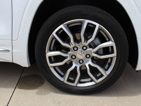 Used 2024 GMC Terrain Denali w/ Denali Premium Package AWD/4WD image 44
