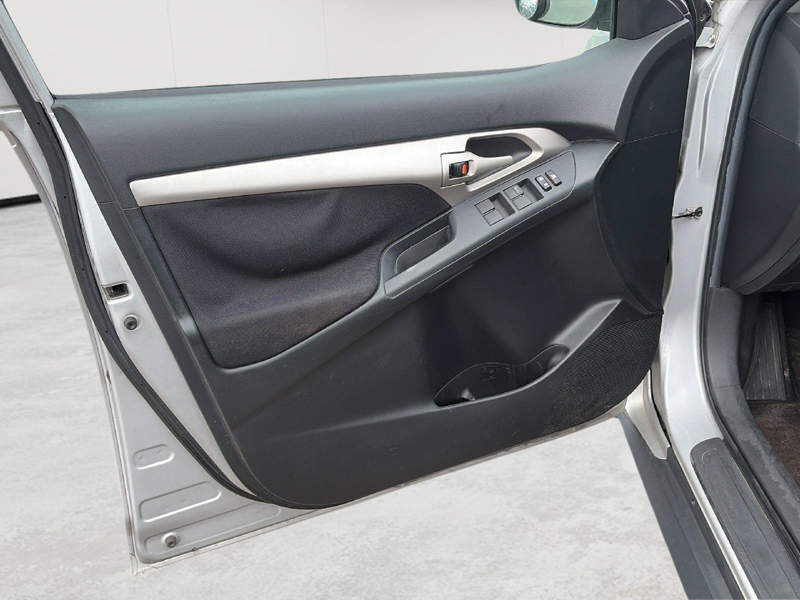 Used 2009 Pontiac Vibe w/ Preferred Package FWD image 12