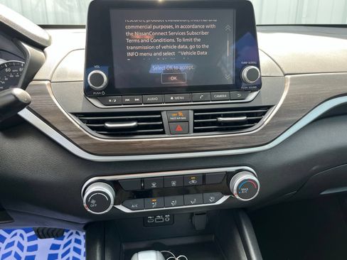 Used 2025 Nissan Altima 2.5 SV FWD image 23