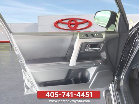 Used 2022 Toyota 4Runner Limited AWD/4WD image 9