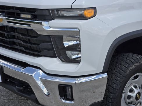 Used 2024 Chevrolet Silverado 2500 LT w/ Convenience Package AWD/4WD image 9