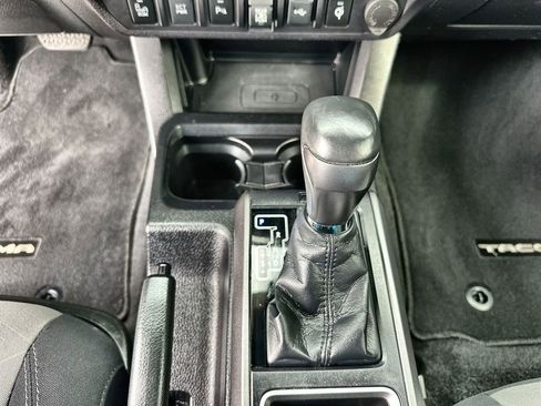 Used 2021 Toyota Tacoma TRD Off-Road w/ Technology Package AWD/4WD image 16