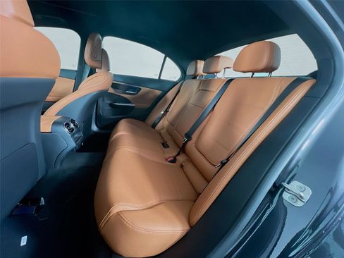 Used 2025 Mercedes-Benz C 300 4MATIC Sedan image 21