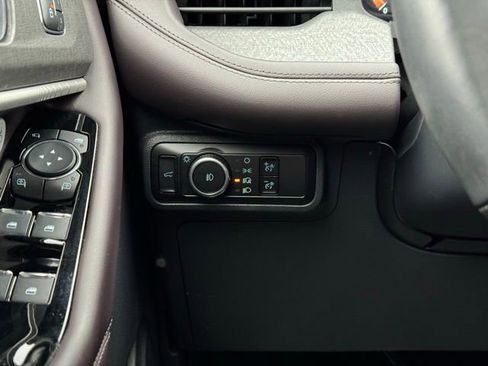 Certified 2025 Ford Explorer Platinum w/ Ultimate Package image 33