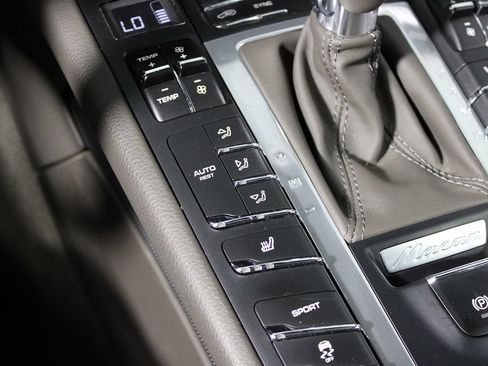 Used 2019 Porsche Macan AWD/4WD image 29