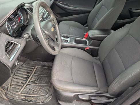 Used 2018 Chevrolet Cruze LT FWD image 9