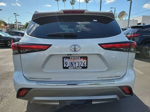 Used 2022 Toyota Highlander Platinum image 6