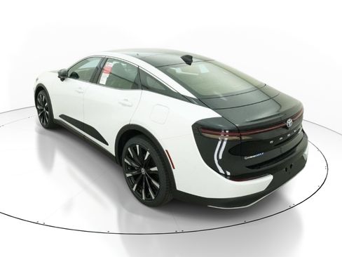 New 2026 Toyota Crown Platinum AWD/4WD image 5