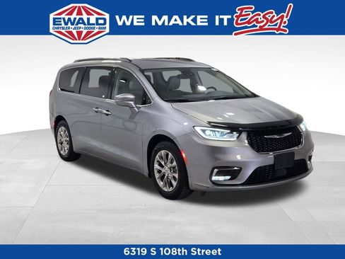 Used 2021 Chrysler Pacifica Touring-L w/ Uconnect Theater Family Group FWD image 1