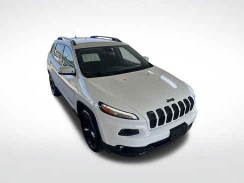 Used 2016 Jeep Cherokee Latitude w/ Cold Weather Group AWD/4WD image 38