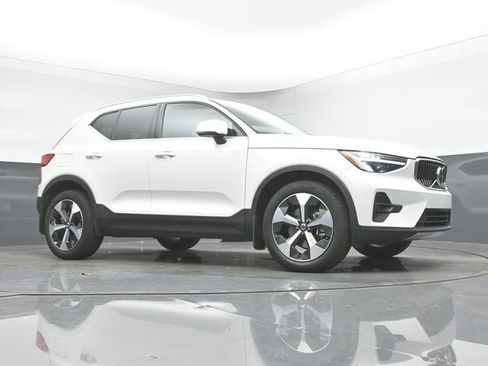 Used 2023 Volvo XC40 B4 Plus w/ Protection Package Premier image 35