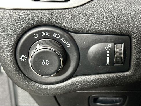 Used 2022 Jeep Cherokee Latitude image 22