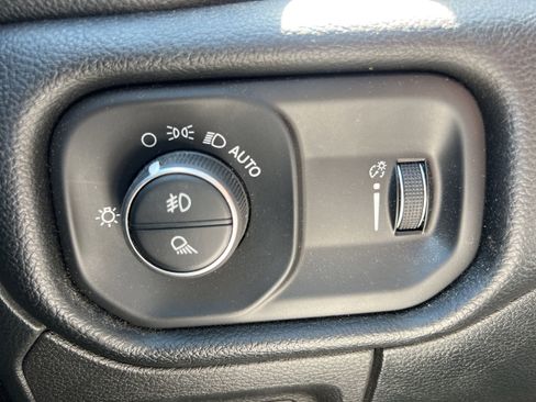 Used 2020 RAM 1500 Big Horn AWD/4WD image 18
