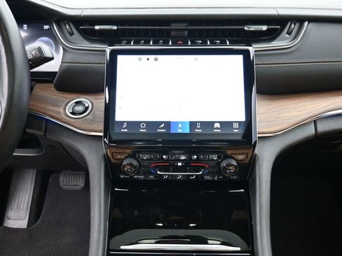 Used 2024 Jeep Grand Cherokee L Summit w/ Advanced Protech Group IV image 12