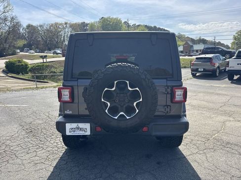 Used 2018 Jeep Wrangler Unlimited Sahara image 6