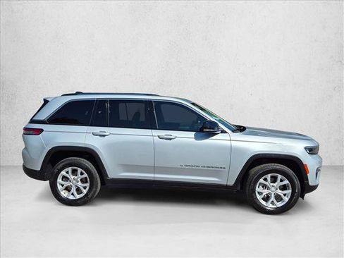 Used 2023 Jeep Grand Cherokee Limited w/ Luxury Tech Group II AWD/4WD image 4