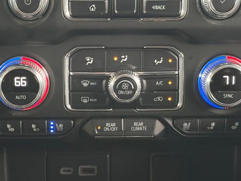 Used 2024 GMC Yukon AT4 w/ Technology Package image 4