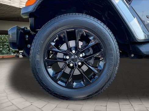 Used 2021 Jeep Wrangler Unlimited Sahara AWD/4WD image 15