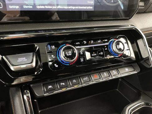 Certified 2022 GMC Sierra 1500 AT4 w/ AT4 Premium Package AWD/4WD image 11