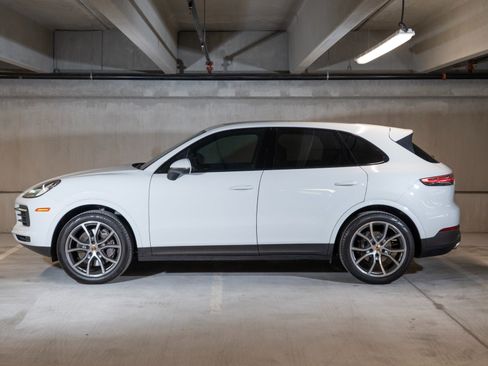 Certified 2023 Porsche Cayenne AWD/4WD image 2