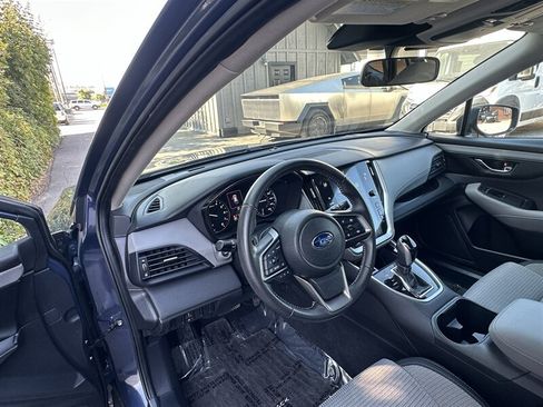 Used 2025 Subaru Outback Premium AWD/4WD image 4