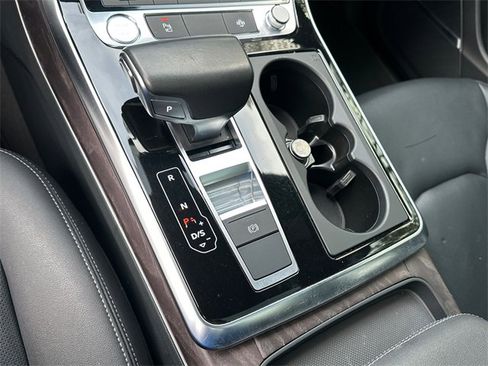 Used 2019 Audi Q8 Premium Plus w/ Premium Plus image 35